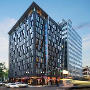 Hotel Moxy Downtown Portland
